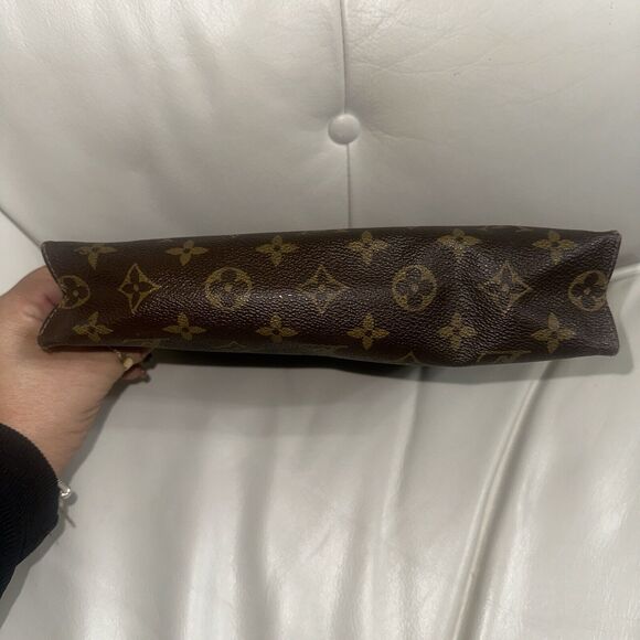 Authentic Louis Vuitton Monogram Toiletry Pouch 26 M47542 - Picture 5 of 15